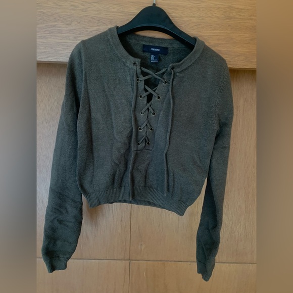 Forever 21 top. Long sleeves - Picture 2 of 3